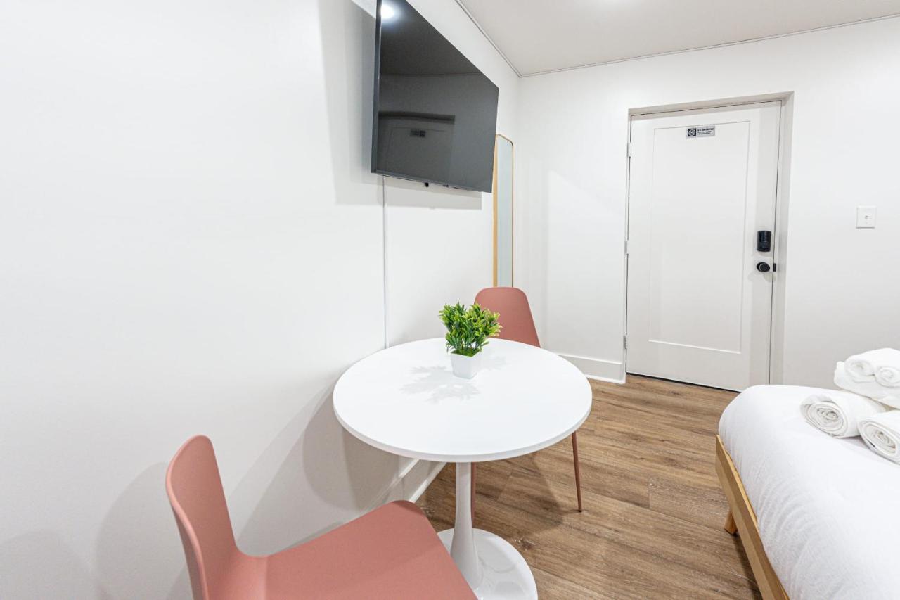 Pastel Tropics Studio Apartment กาลเวสตัน ภายนอก รูปภาพ
